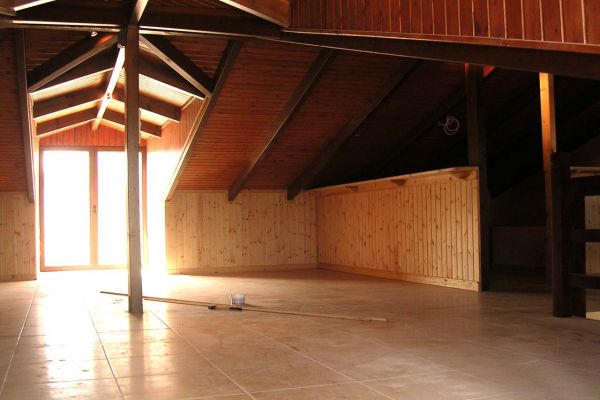 Εμφανής στέγη στον Άγιο Στέφανο Αττικής