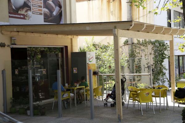 Εμφανές σκέπαστρο με σύνθετη ξυλεία στο Μαρούσι Αττικής