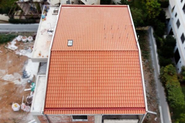 Κόκκινο κεραμίδι στη Κηφισιά