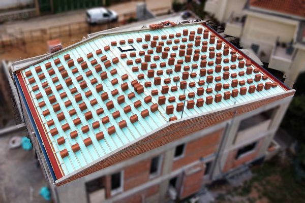 Κόκκινο κεραμίδι στη Κηφισιά