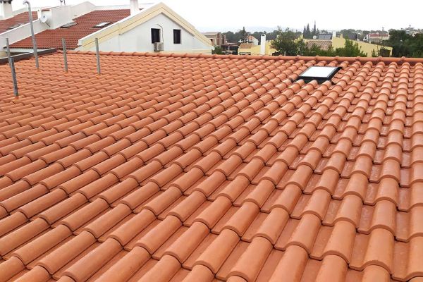 Κόκκινο κεραμίδι στη Κηφισιά