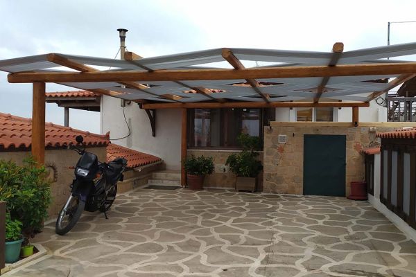 Πέργκολα βεράντας  με πανί στο Λαύριο