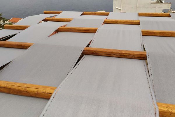 Πέργκολα βεράντας  με πανί στο Λαύριο