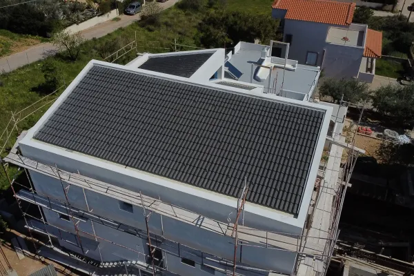 Μαύρο κεραμίδι Benders στο Πόρτο Ράφτη