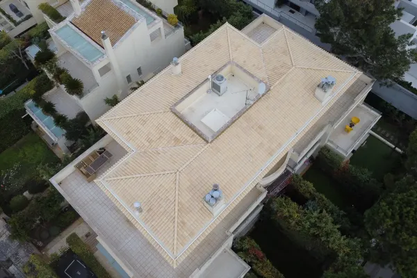 Φυσικό κίτρινο κεραμίδι στην Κηφισιά