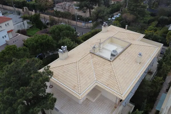 Φυσικό κίτρινο κεραμίδι στην Κηφισιά