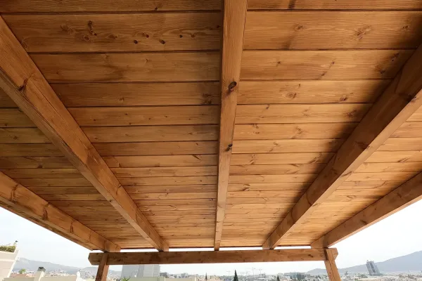 Στέγαστρο βεράντας με ανοιχτό γκρι, βαμμένο κεραμίδι