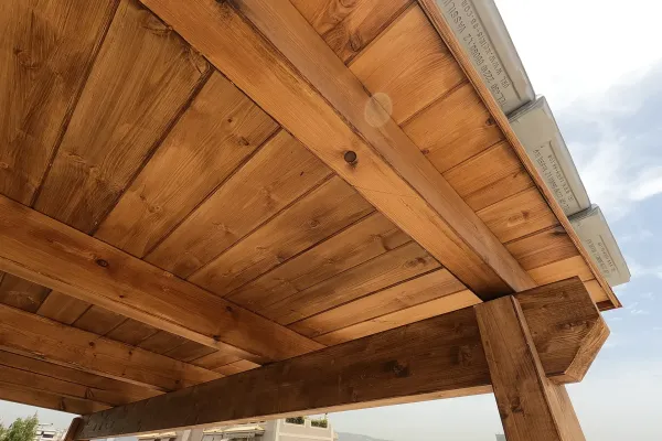 Στέγαστρο βεράντας με ανοιχτό γκρι, βαμμένο κεραμίδι